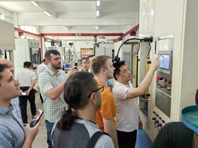 氧化鋁、氧化鋯陶瓷粉末伺服成型機(jī)