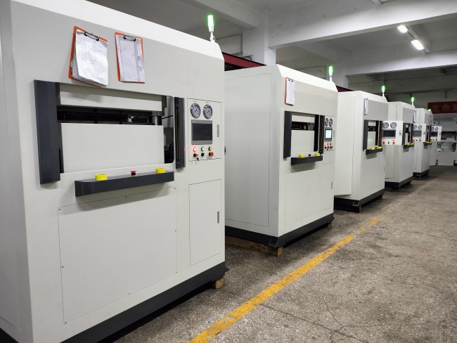 新材料：碳纖、玻纖、復(fù)合材料熱壓成型機(jī)技術(shù)